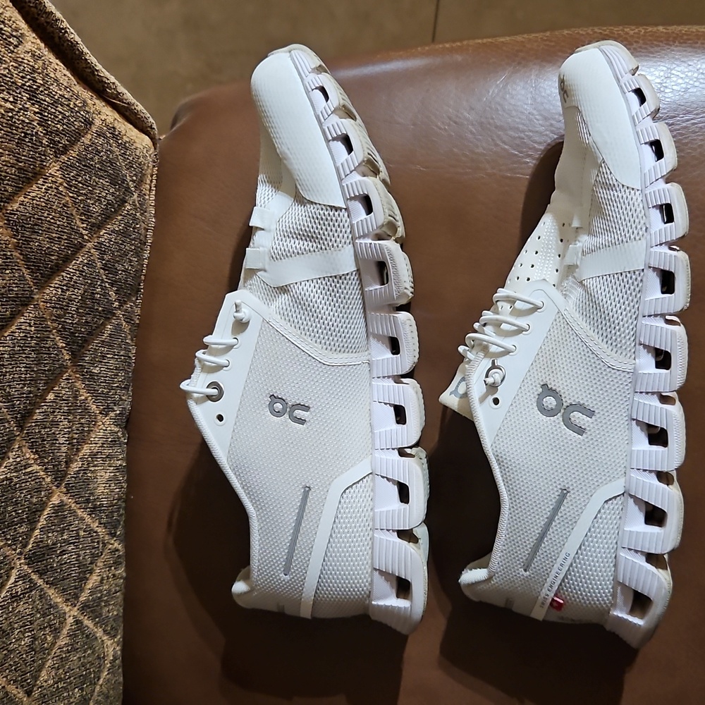 On Running Cloud 5 Swiss Engineering Sneakers Run… - image 3